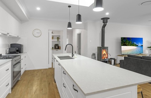 Vincentia House | Bikinis & Martinis - Jervis Bay