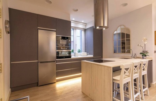 Indautxu Apartment | Bilbao Plaza Campuzano de Bilbao Suites, elegant and central