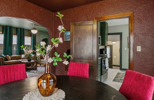 Sleepy Hollow House | Bilbos Cottage 3 bed 2 and a half bath home in College Hill