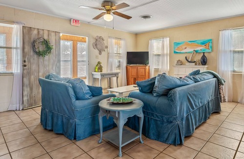 Alligator Point House | Bill's Bay Breeze-Beautiful Alligator Point Home