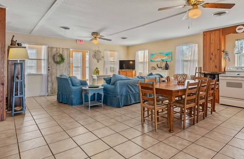 Alligator Point House | Bill's Bay Breeze-Beautiful Alligator Point Home