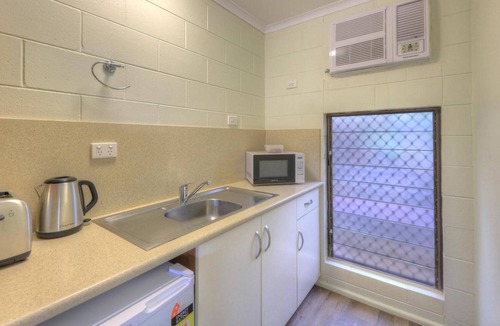 Rosslea Hotel | Billabong Lodge Motel