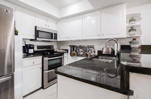 Point Venture House | Billie Jean, Lake Travis - Sleeps 8 Lake Access