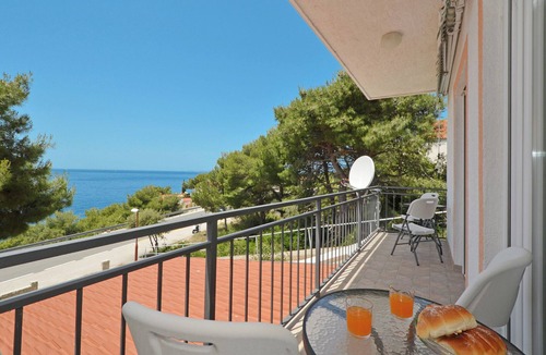 Primosten Burnji Apartment | BILO 2 with 2 bedrooms & 2 bathrooms, sea view, only 30 m from the beach
