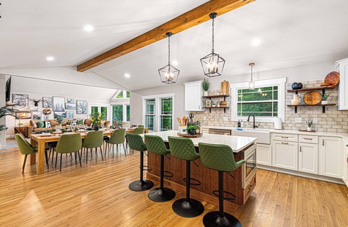 Skyland House | Biltmore Trip Base | Hot Tubs + Pickleball + Speakeasy