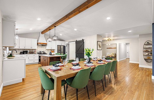 Skyland House | Biltmore Trip Base | Hot Tubs + Pickleball + Speakeasy