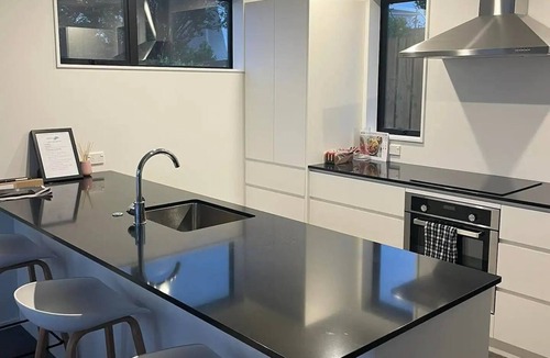 Castlepoint House | Biltonnz Bach