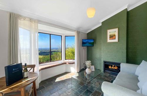 Mount View Apartment | Bimbadeen Estate Villa 3