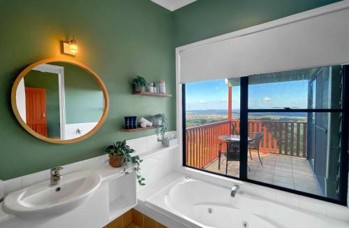 Mount View Apartment | Bimbadeen Estate Villa 5