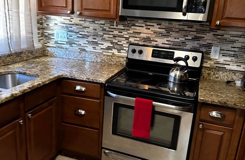 Midtown House | Binghampton Bungalow - Near Zoo