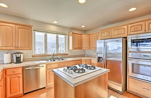 Birch Bay House | Birch Bay Waterfront Home - Steps to Beach!