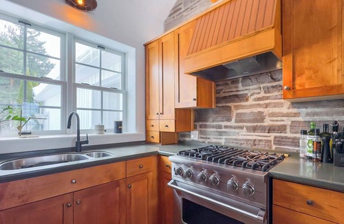 Ashfield-Colborne-Wawanosh Cottage | Birch Beach Lake House-Hottub Sauna Lake Access