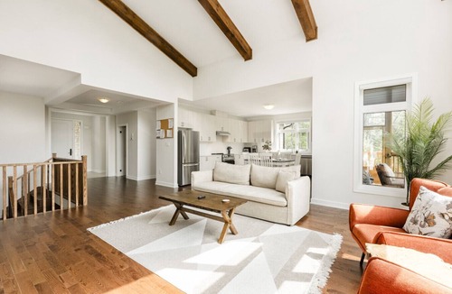 Dwight House | Birch & Blanket|BBQ|Firepit|Pingpong