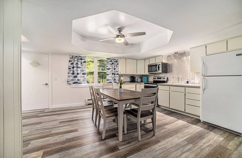 Alden House | BIRCH COTTAGE - Modern Lake House w/shared Frontage on Thayer Lake