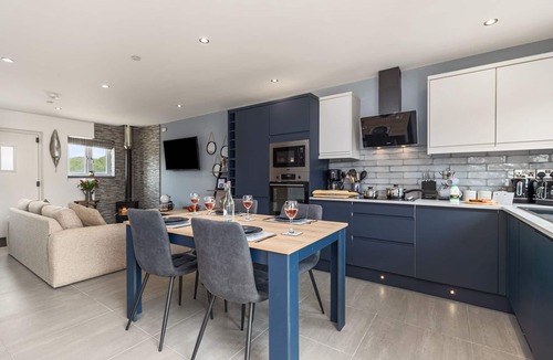 St. Florence Cottage | Birch Cottage with private Jacuzzi