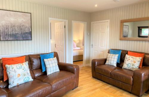 Newton Stewart Ski Chalet | Birch Lodge 17 with Hot Tub