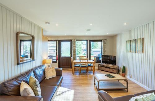 Newton Stewart Cabin | Birch Lodge