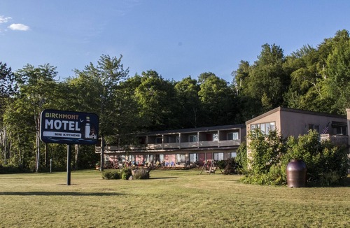 Upper Peninsula Michigan Hotel | Birchmont Motel