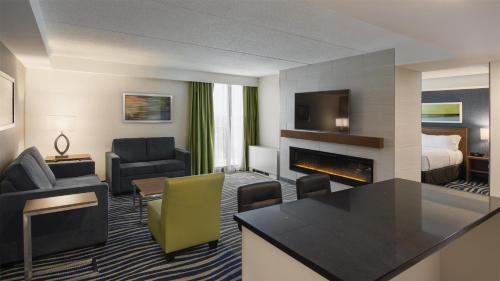 St. James Hotel | Birchwood Inn, BW Premier Collection