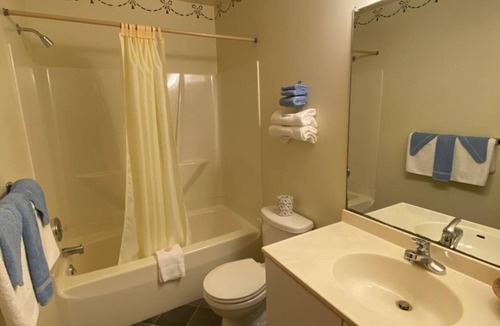 Chincoteague Hotel | Birchwood Inn