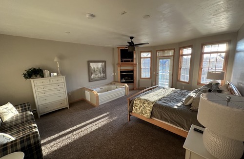 Sister Bay Hotel | Birchwood Lodge