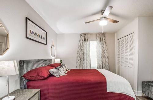 Houston House | Bird House Fully Equipped Home Near Downtown