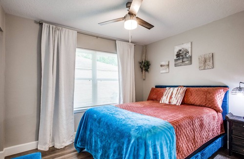 Houston House | Bird House Fully Equipped Home Near Downtown