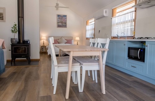 Port Noarlunga House | Bird In Hand Cottage
