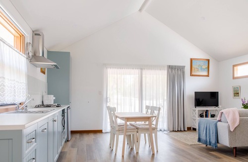 Port Noarlunga House | Bird In Hand Cottage