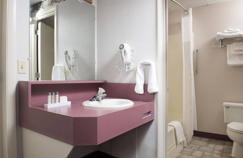 Bird In Hand Hotel | Bird in Hand Family Inn