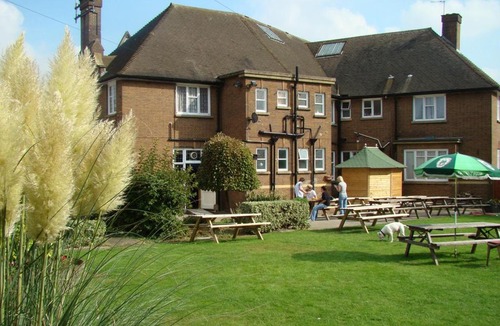 Henlow Hotel | Bird In Hand