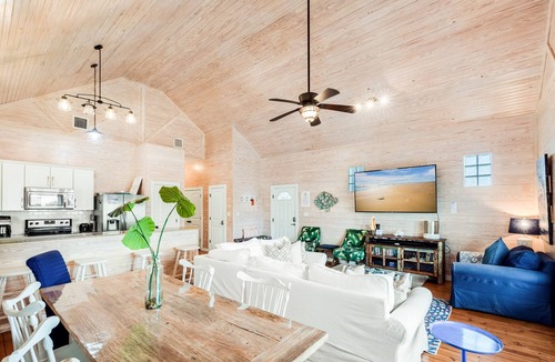 Port Aransas House | Bird in Paradise