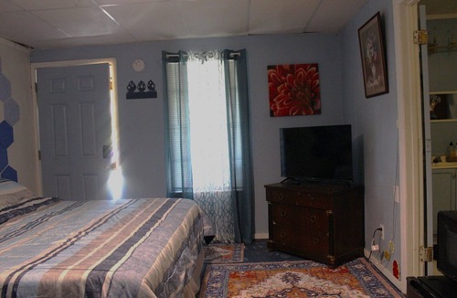 Canton Hotel | Bird's nest with King Bed