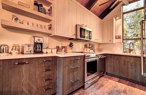 Munds Park House | Birdhouse of Munds Park with Hot Tub, & 5 Bdrms!