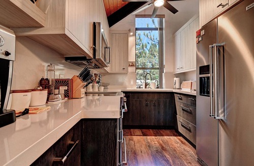 Munds Park House | Birdhouse of Munds Park with Hot Tub, & 5 Bdrms!