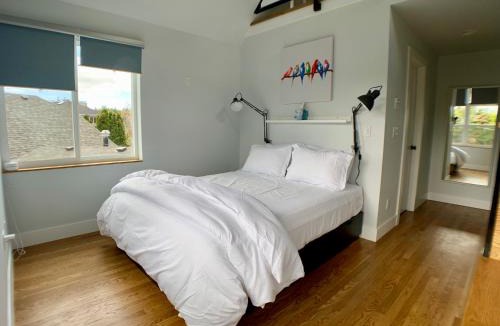 Green Lake Apartment | Birdhouse on Green Lake