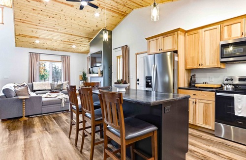 Nekoosa House | Birdie Bunkhouse - 4BR Forest Retreat & Firepit