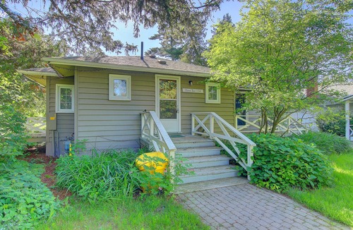 Sutton Cottage | BIRDIE LAKE VIEW COTTAGE