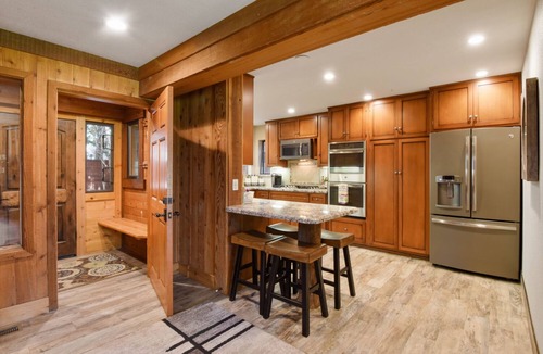 Kings Beach House | Birdie Time Luxury Home - On Golf Course, Hot Tub, Walk to Beach