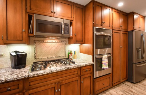 Kings Beach House | Birdie Time Luxury Home - On Golf Course, Hot Tub, Walk to Beach