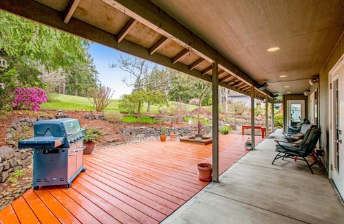 Allyn-Grapeview House | Birdie Time