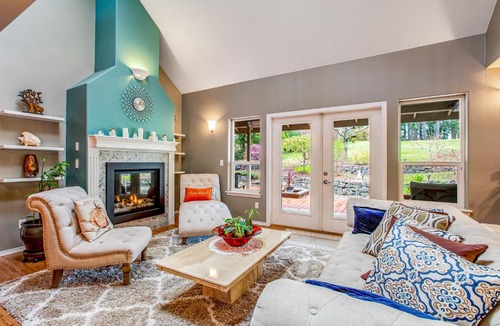 Allyn-Grapeview House | Birdie Time