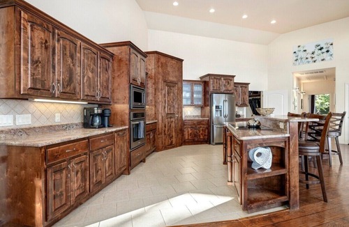 Rogers House | Birds Eye Retreat -10 acres on Beaver Lake-Hot Tub