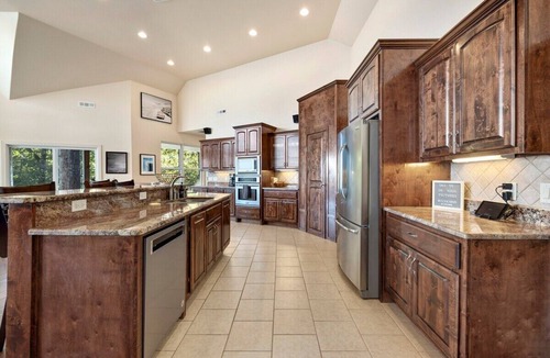 Rogers House | Birds Eye Retreat -10 acres on Beaver Lake-Hot Tub