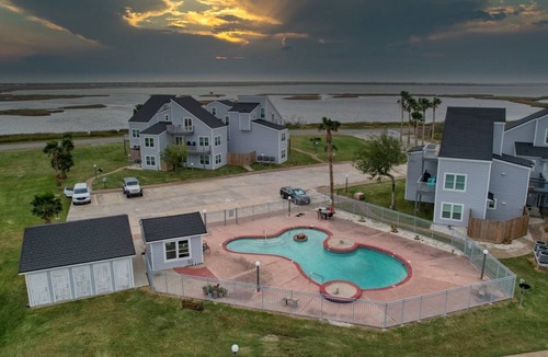 Rockport Condo | Birds I View by Miss Kitty’s
