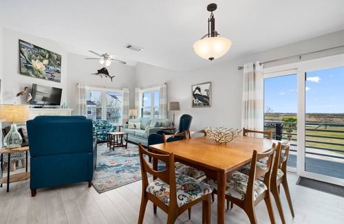 Rockport Condo | Birds I View by Miss Kitty’s