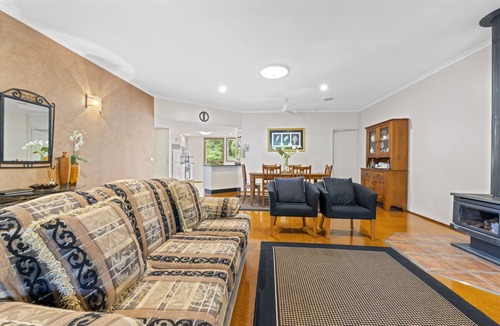 Yungaburra Cottage | Birds 'n' Bloom Cottages