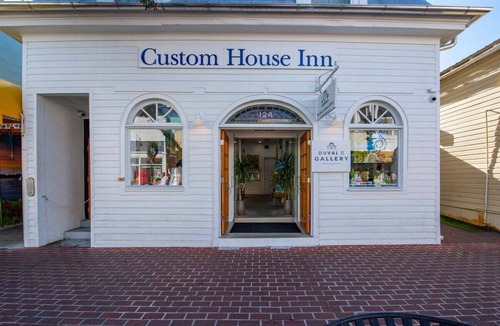Historic Seaport Apartment | Birds of a Feather at Custom House Inn | Perfect Stay on Duval Street!