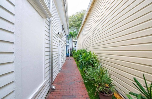 Historic Seaport Apartment | Birds of a Feather at Custom House Inn | Perfect Stay on Duval Street!