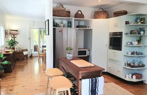 Macmasters Beach House | "Birdsong Cottage"nStroll to Macmasters Beach